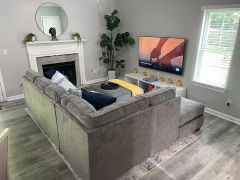 Building Photo - 5690 Hampton Ct