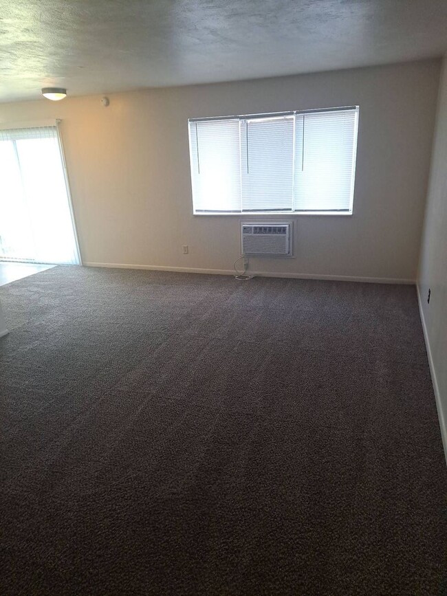 Photo - 1202 Lake Forest Dr Unit B