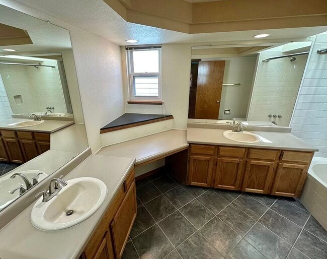 Photo - 10606 Kipling Way