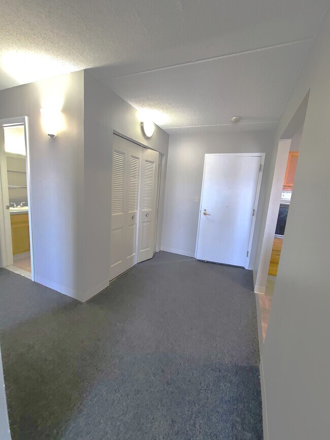 Photo - 65 North Point Dr Unidad 503