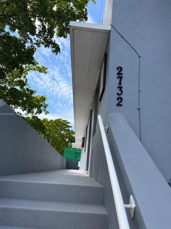 Building Photo - 2732 SW 22nd St Unit 3
