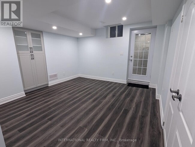 Photo - 75 Bulmer Crescent