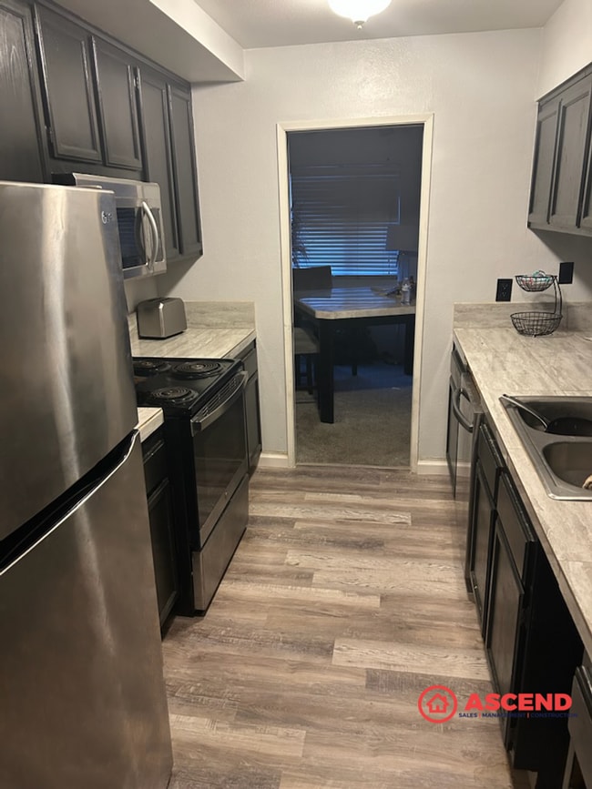 Photo - Charming Townhouse in the Stockdale Area