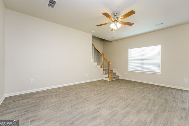 Photo - 5907 Grande River Rd