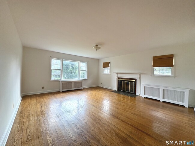 Photo - 2727 Boston Post Rd