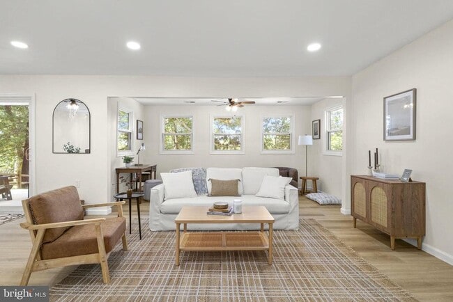 Photo - 440 Redbud Ln