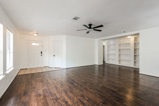 Photo - Spacious 3 bed Near Everything Northeast!