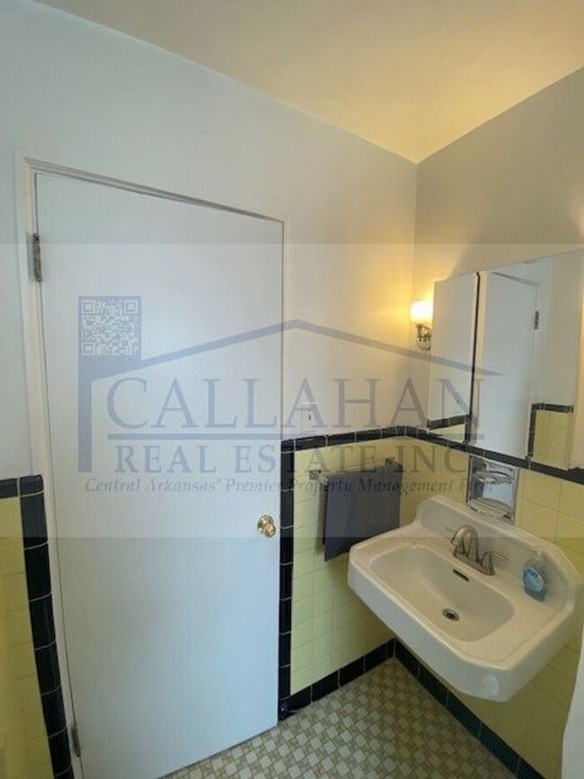 Photo - Furnished Long term apartment in Park Hill!!