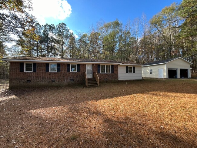 Charming 3BD, 2BA Wake Forest Home on a La... - Charming 3BD, 2BA Wake Forest Home on a La...