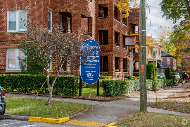 Building Photo - The Senate Club - 2 bedroom/2 bath coming ... Unit 8 (1st floor-right) Rental