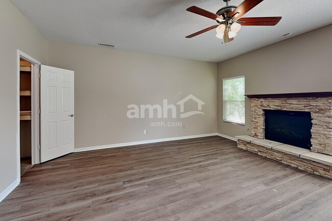 Photo - 15192 Beam St