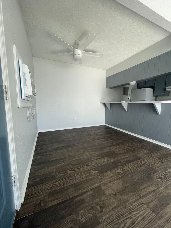 4005 NW Ozmun Ave Unidad 4005-B9