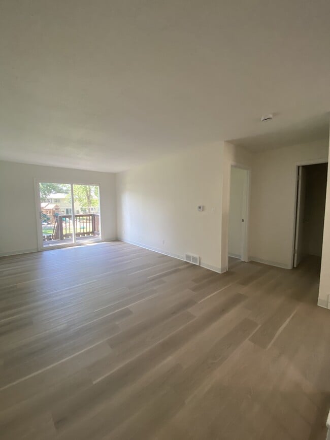Photo - 632 Meadow Pl