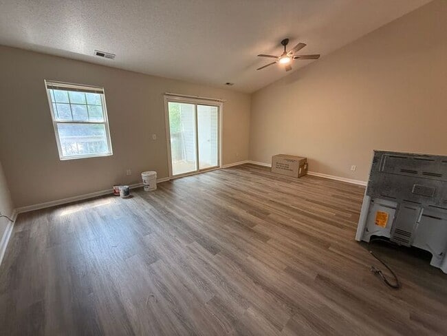 Photo - RENT SPECIAL! UPDATED MODERN UNIT! 3BR Clo...