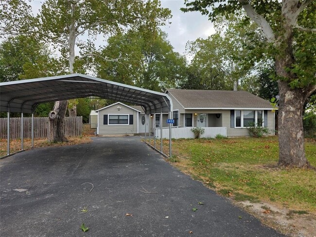 Building Photo - 3400 State Hwy 71