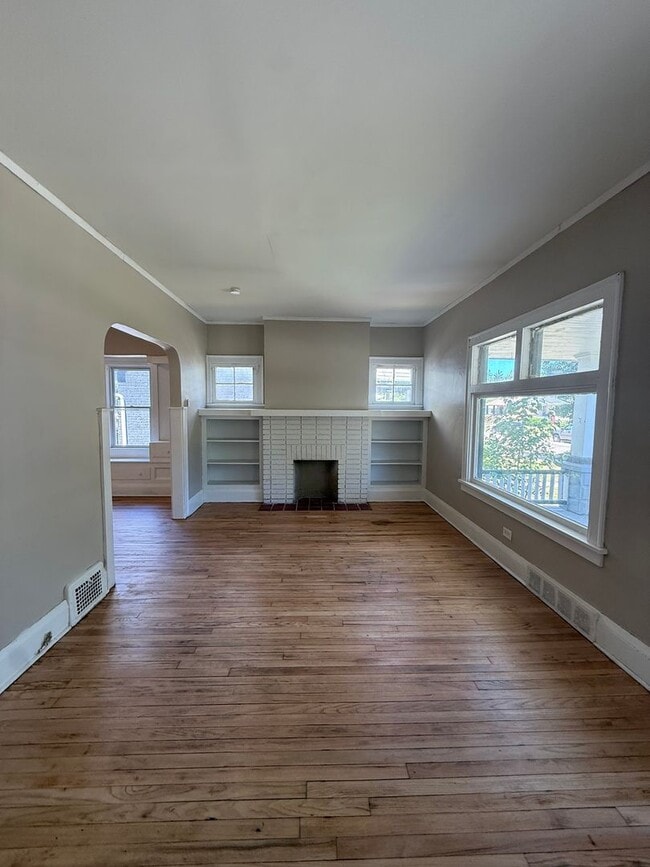 Photo - 4bd Single E. 140/kinsman Section 8