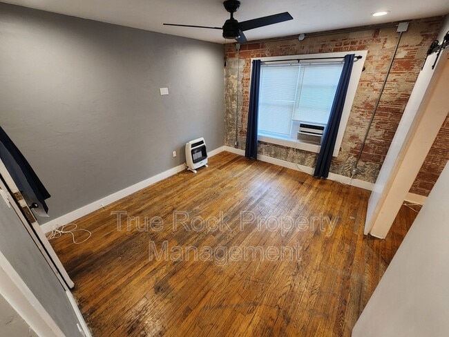 Photo - 804 1/2 E Main St