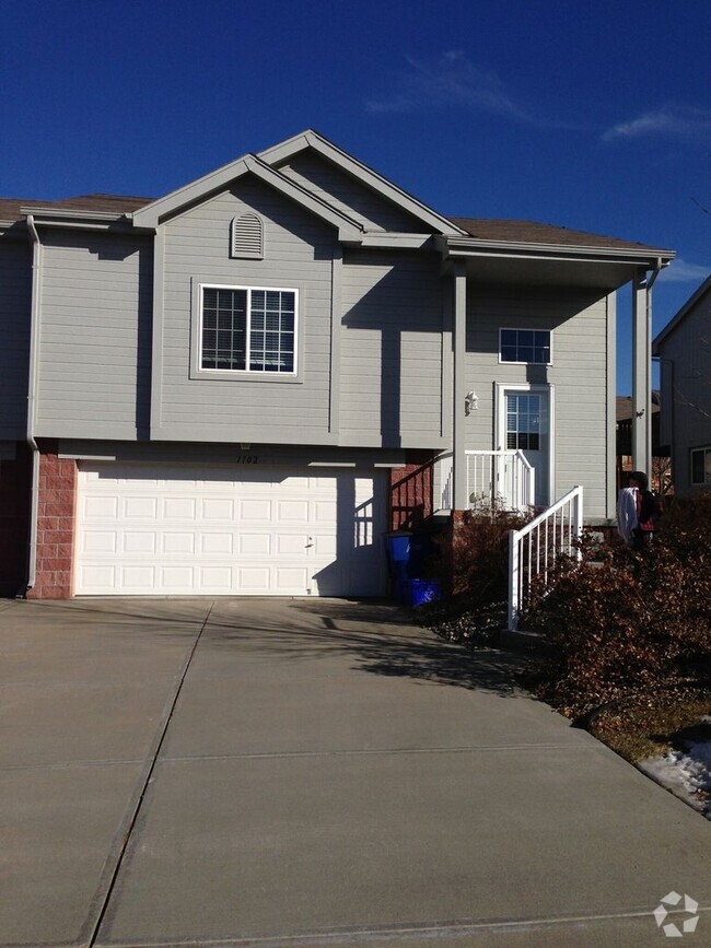 Building Photo - New Renovated Papillion Townhouse