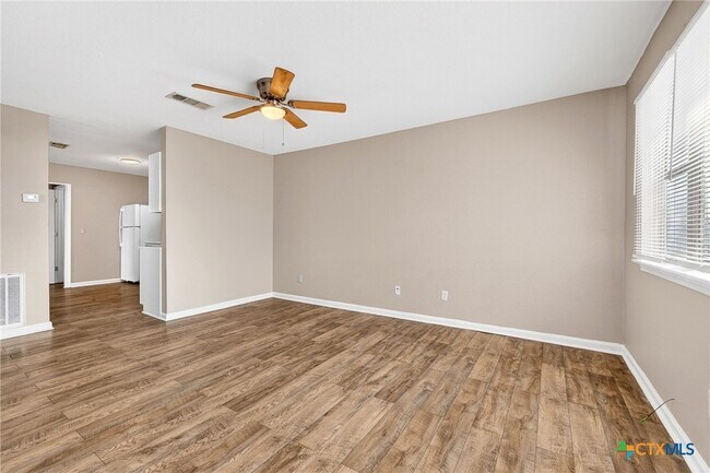 Photo - 905 Parmer Ave