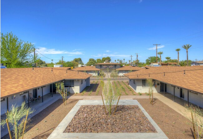 Melrose Flats Courtyard - 746 W Turney Ave, Apt 8 Unit 8