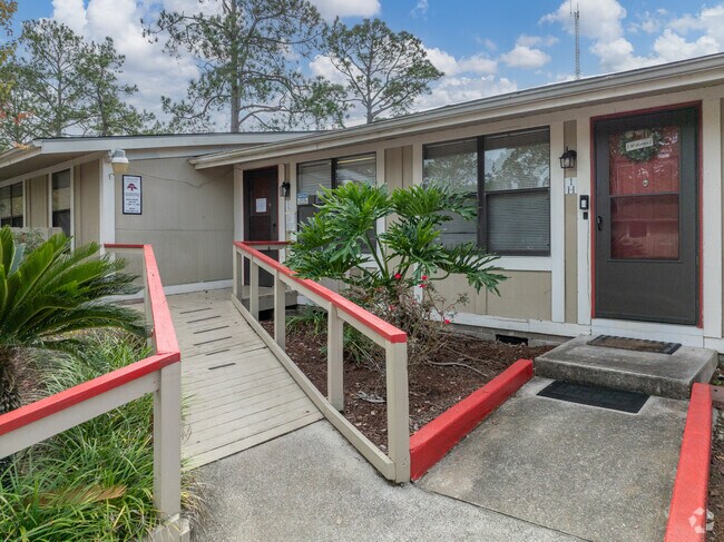 Leasing Office - Camden Way Apartments