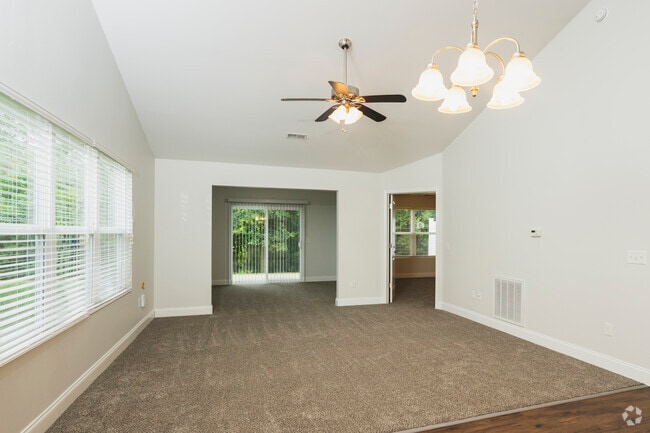 2BR, 2BA - 1,264SF - Living Room