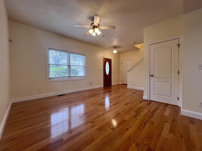 Photo - 304 Villa View Dr