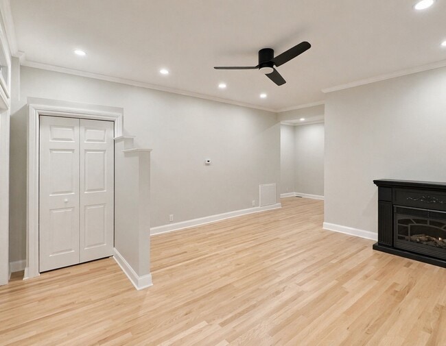 Photo - 1014 W George St Unit 1