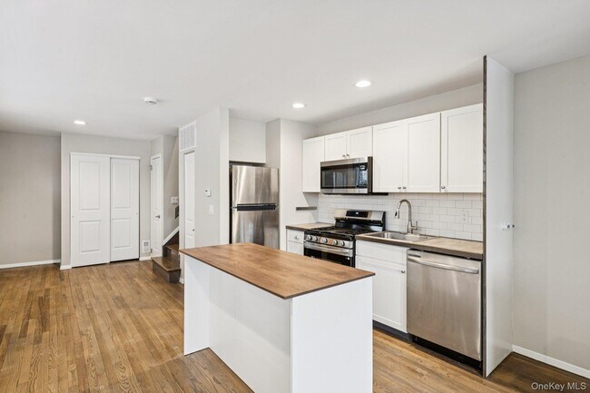 Photo - 60 Marwood Rd N