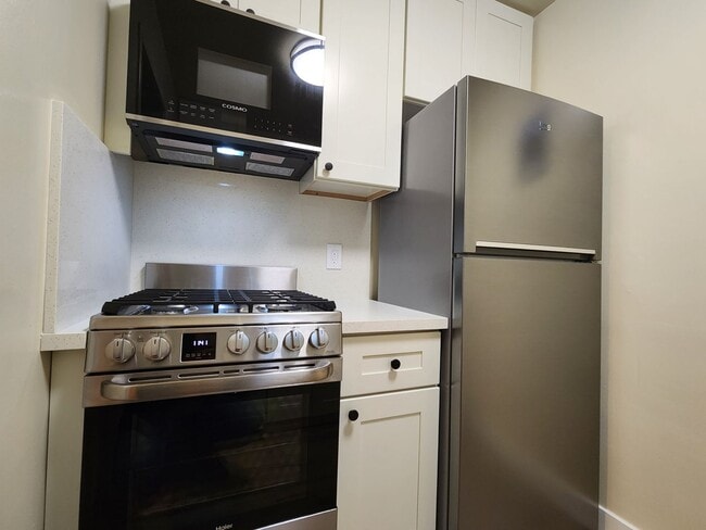 Photo - Updated one bedroom in downtown Palo Alto with in-unit washer and dryer. Unit 247