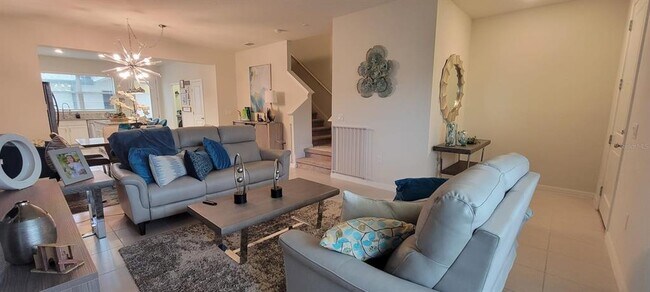 Photo - 5028 Caspian St