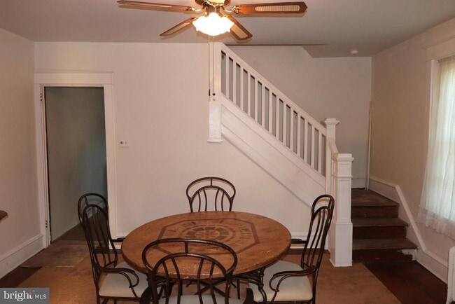 Photo - 301 N Waverly St