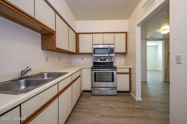 312 E 24th St Unit 3