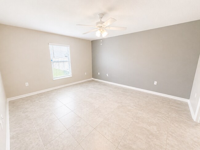 Charming 3-Bed Oasis with 2 Baths and 1,555 Sq Ft of Comfort in Haines City!