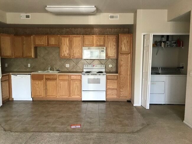 Photo - 22920 E Roxbury Dr