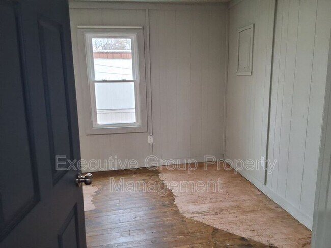 Photo - 1548 Hargan St