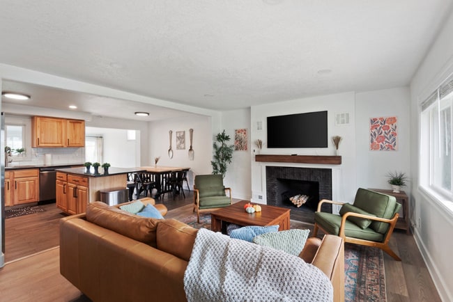 Building Photo - 12242 SE Raymond St