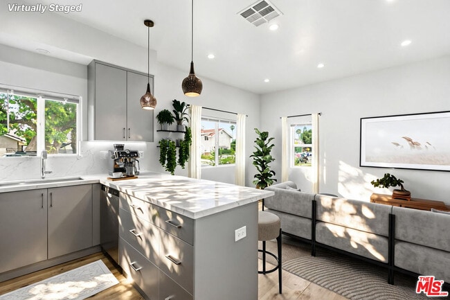 Photo - 8337 Gladbeck Ave