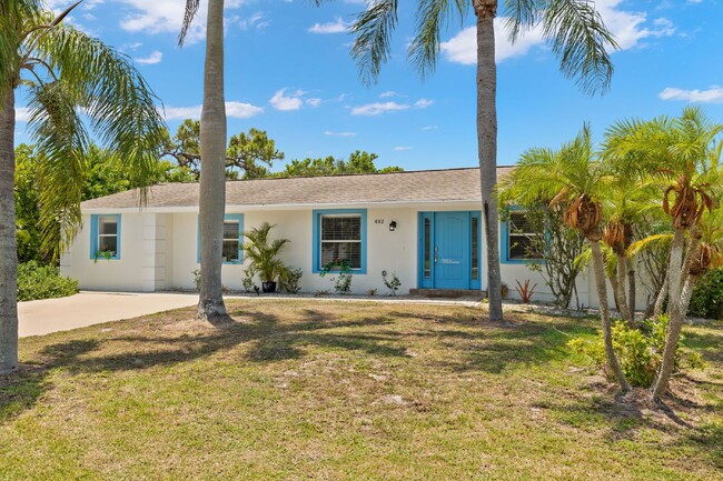 Naples Park Pool home - walking distance t... - Naples Park Pool home - walking distance t...