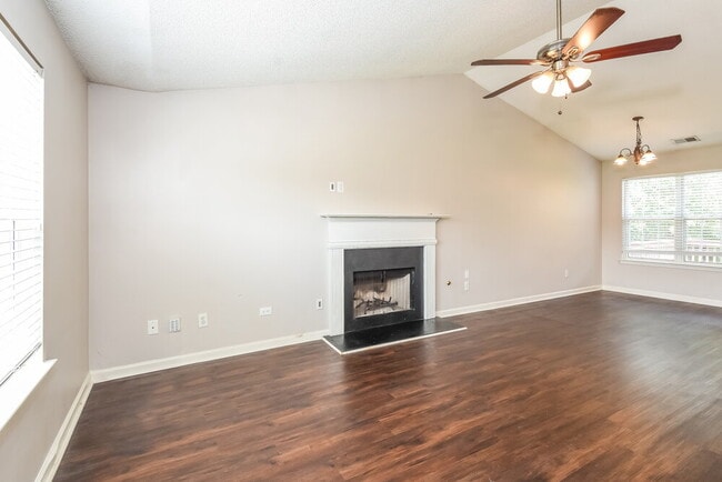 Photo - 3105 Brookfield Dr SW
