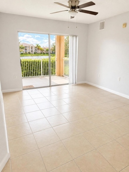 Photo - 281 SW Palm Dr Unit 106