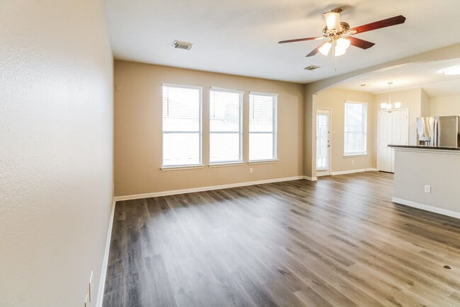 Photo - 410 Cedar Lake Dr