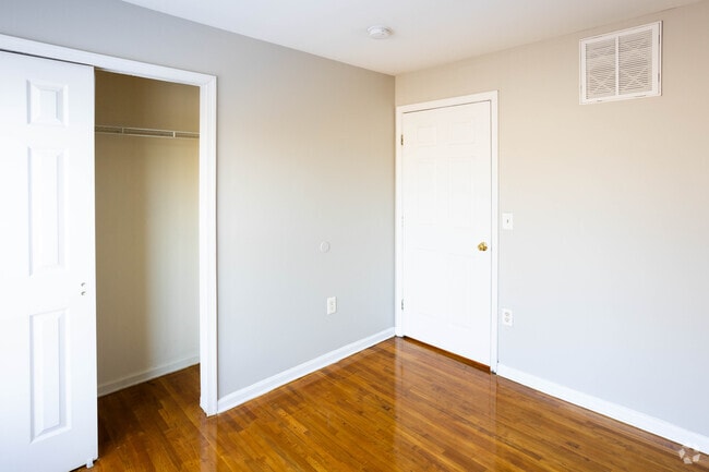 2 Bdr, 2 Bath 1010 sf Bedroom 2