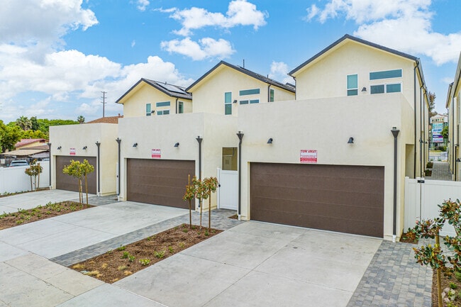 Garage Entrance - Division & Highland Rowhomes