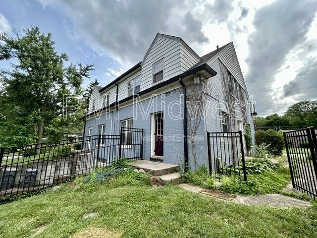 Photo - 5663 N Illinois St