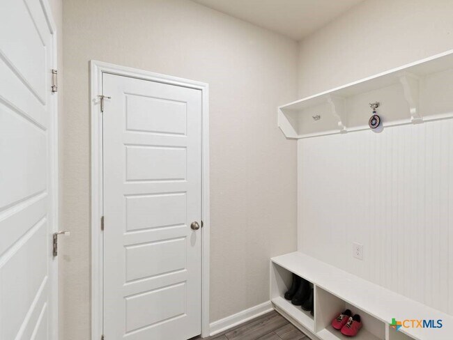 Photo - 3073 Charyn Wy Casa