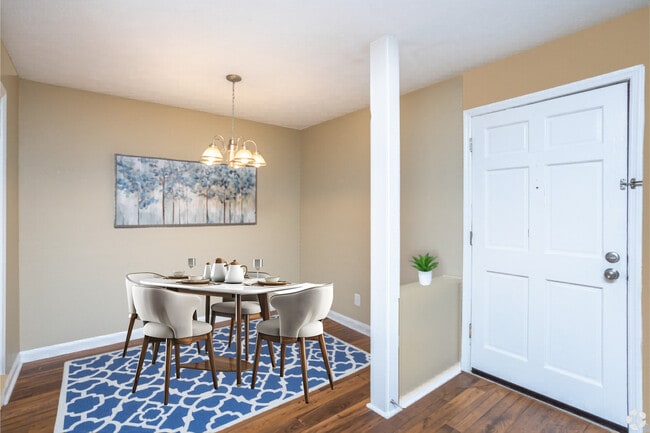 2BR, 2BA - 885SF - Dining Room - Autumn Ridge