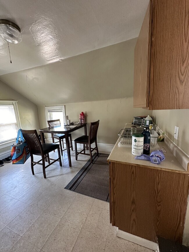 2 bed 1 bath apartment available June 1st!