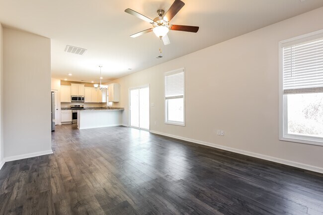 Photo - 352 White Peach Wy Casa