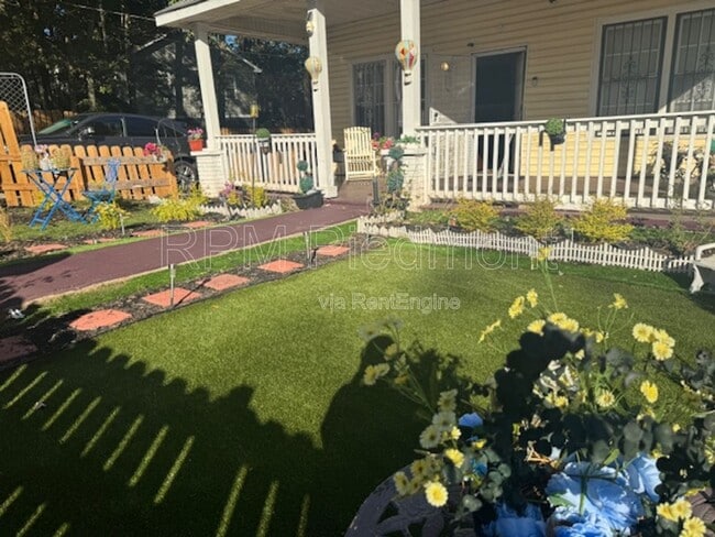 Building Photo - 807 Hall St NW